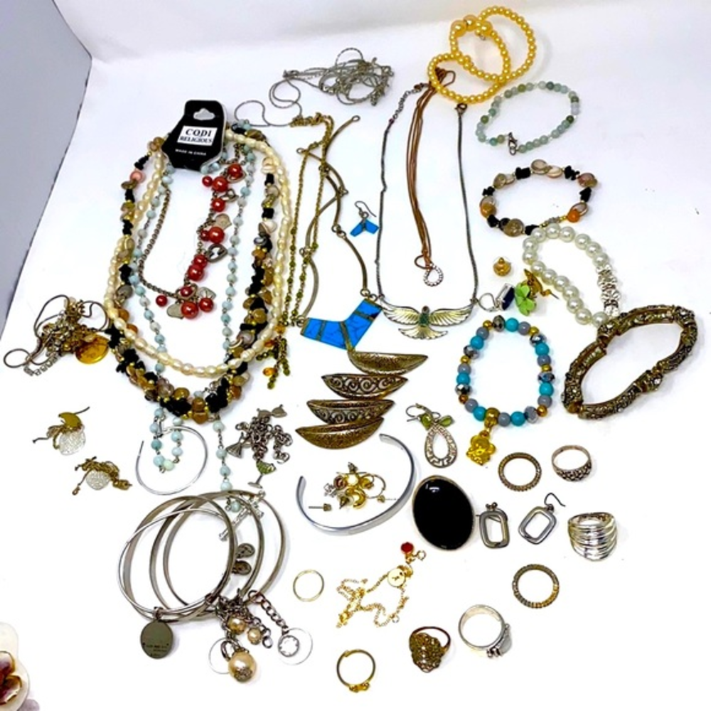Lot of‎ Jewlery Items, Rings, Earrings, Necklaces,Charms